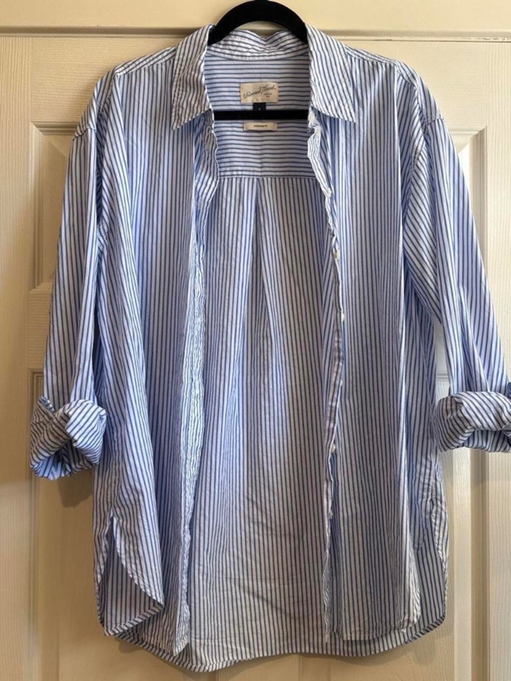 Universal Threads Long-Sleeve Blue & White Striped Button Down Size M